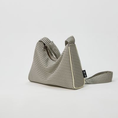 Side view of Hyundai INSTER Hobo-Tasche